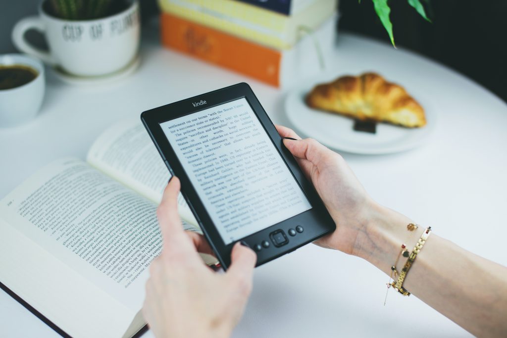 How to Use a Kindle — Kindle Tips and Tricks From an Expert